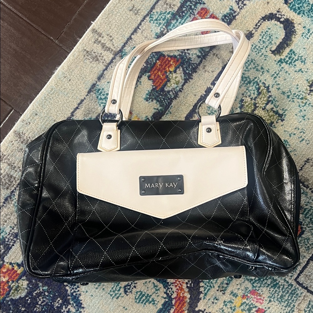 Mary Kay duffle bag black and cream mid size